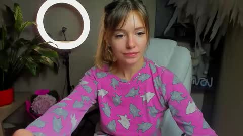 Snapshot of foxy_blond chatting on October 3, 1:00 am Foxy online show from October 3, 1:00 am