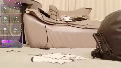 yiyi online show from April 12, 11:57 am