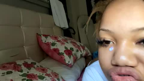 Freakymaa online show from April 29, 1:42 am