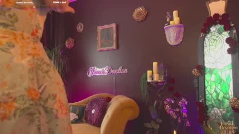 Louise or Lou 3 online show from May 3, 1:36 pm