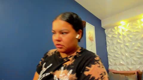 Freya online show from October 17, 11:35 am