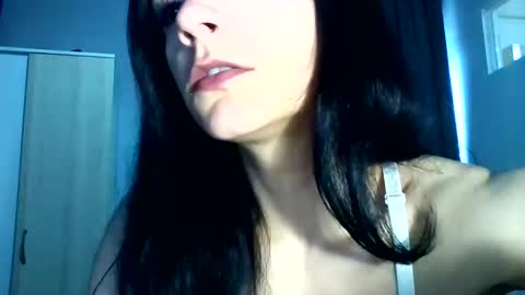 Freya online show from December 8, 1:03 pm