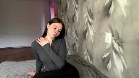 freyagray online show from May 31, 1:39 pm