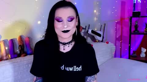 Freya online show from February 24, 7:07 am