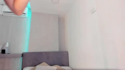 Snapshot of freyazimmerman_ chatting on October 3, 10:04 pm Pau. online show from October 3, 10:04 pm