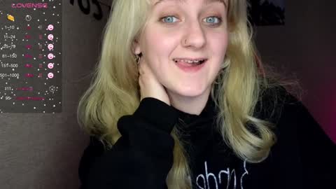 Snapshot of frosty_blueberries4 chatting on December 27, 10:05 pm ANA online show from December 27, 10:05 pm