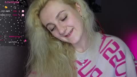 Snapshot of frosty_blueberries4 chatting on December 28, 5:57 pm ANA online show from December 28, 5:57 pm