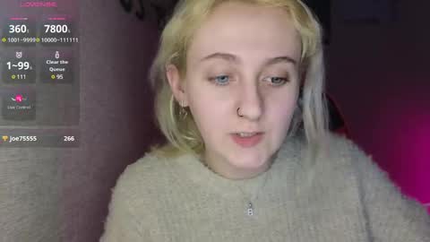 Snapshot of frosty_blueberries4 chatting on March 10, 11:27 pm ANA online show from March 10, 11:27 pm