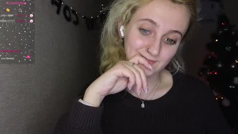 Snapshot of frosty_blueberries4 chatting on January 15, 8:58 pm ANA online show from January 15, 8:58 pm