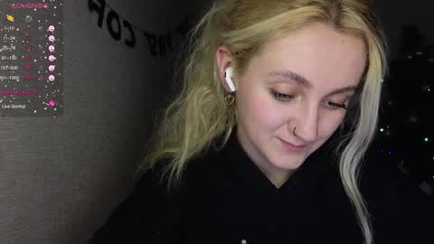 Snapshot of frosty_blueberries4 chatting on January 9, 6:36 pm ANA online show from January 9, 6:36 pm
