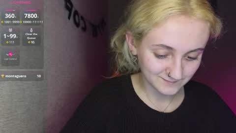 Snapshot of frosty_blueberries4 chatting on March 8, 11:39 pm ANA online show from March 8, 11:39 pm