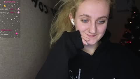 Snapshot of frosty_blueberries4 chatting on January 17, 10:56 pm ANA online show from January 17, 10:56 pm