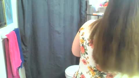 Snapshot of funflirt97 chatting on September 22, 4:38 pm Linnys Palace online show from September 22, 4:38 pm