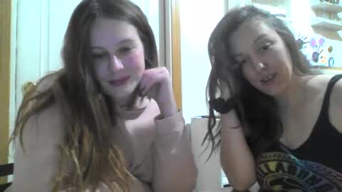 Snapshot of funflirt97 chatting on December 23, 11:39 pm Linnys Palace online show from December 23, 11:39 pm