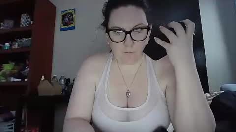 fuzzypeaches87 online show from January 12, 9:20 pm