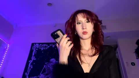 Snapshot of g0ddessluna1800 chatting on February 26, 5:24 am Goddess Luna online show from February 26, 5:24 am