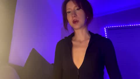 Snapshot of g0ddessluna1800 chatting on March 3, 5:26 am Goddess Luna online show from March 3, 5:26 am