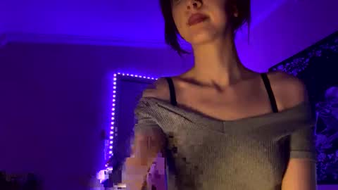 Snapshot of g0ddessluna1800 chatting on March 3, 11:23 pm Goddess Luna online show from March 3, 11:23 pm