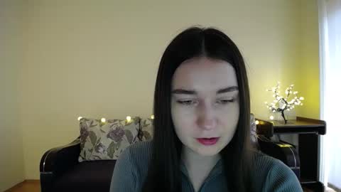 Snapshot of gabby_di chatting on January 18, 9:02 am Jaklin online show from January 18, 9:02 am
