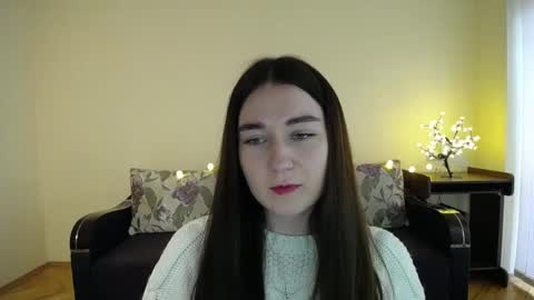 Snapshot of gabby_di chatting on February 5, 9:15 am Jaklin online show from February 5, 9:15 am