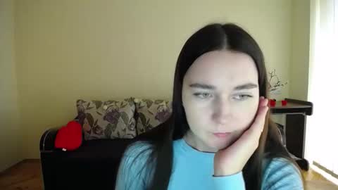 Snapshot of gabby_di chatting on October 5, 9:25 am Jaklin online show from October 5, 9:25 am