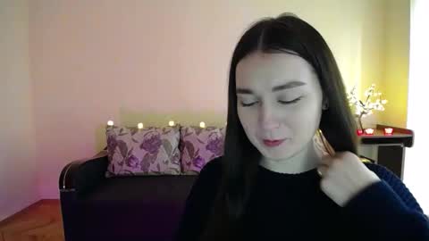 Snapshot of gabby_di chatting on February 9, 9:05 am Jaklin online show from February 9, 9:05 am