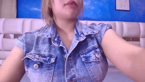 Snapshot of gabriela_leone chatting on February 1, 7:13 pm gabriela online show from February 1, 7:13 pm