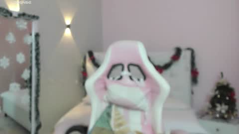 Snapshot of gabriellahoney18 chatting on December 6, 7:44 pm Gabriella online show from December 6, 7:44 pm