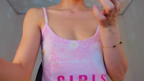 GIA WHITE Independet  online show from December 5, 1:34 pm