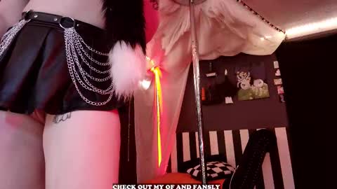 Giggles online show from December 15, 7:30 pm