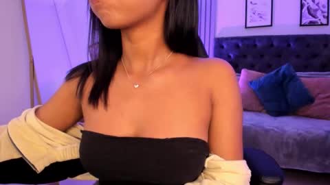 GIGI online show from December 17, 1:33 am