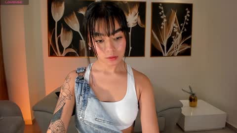 Snapshot of gigilee_ chatting on December 31, 11:42 am GIGI online show from December 31, 11:42 am