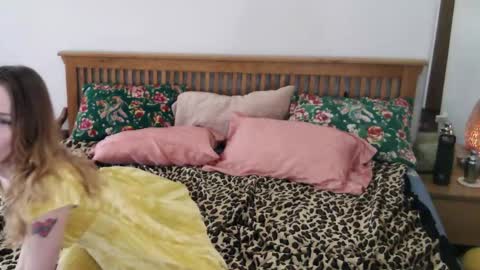 Suki online show from October 27, 7:04 am