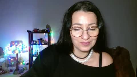 GinaONeon online show from February 9, 8:55 pm