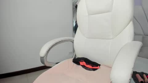 Ginebra Ness online show from November 19, 1:00 pm