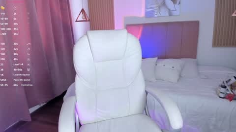 Kendall online show from February 8, 2:38 pm