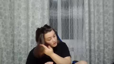 Snapshot of girl_leya chatting on January 31, 10:10 pm girl_leya online show from January 31, 10:10 pm