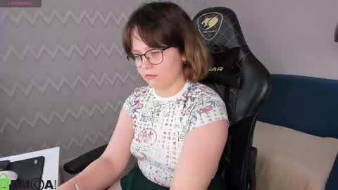 glimmer_goddesss online show from September 13, 8:33 am