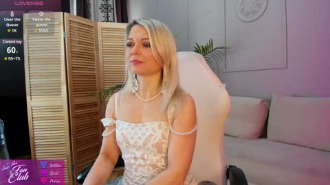 Snapshot of gloria_lovely chatting on January 17, 10:44 am Gloria online show from January 17, 10:44 am