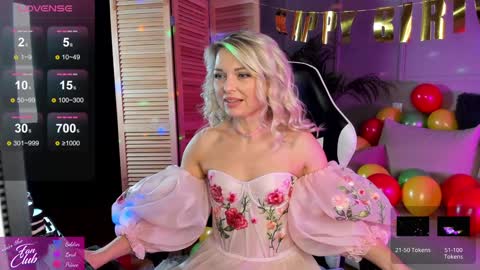 Snapshot of gloria_lovely chatting on December 10, 11:00 am Gloria online show from December 10, 11:00 am