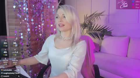Snapshot of gloria_lovely chatting on February 18, 3:54 pm Gloria online show from February 18, 3:54 pm