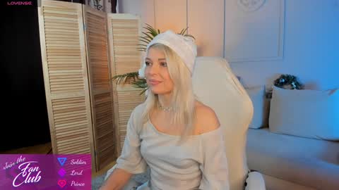 Snapshot of gloria_lovely chatting on December 30, 10:53 am Gloria online show from December 30, 10:53 am