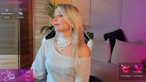 Snapshot of gloria_lovely chatting on December 16, 11:22 am Gloria online show from December 16, 11:22 am