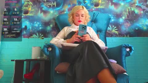 Snapshot of goddess_isabella11 chatting on October 10, 5:01 am Mrs. Isabella online show from October 10, 5:01 am