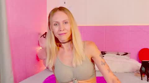 Snapshot of goddess_stars chatting on September 18, 11:53 am Katarina online show from September 18, 11:53 am