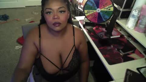 Snapshot of goddesscocoaa chatting on December 14, 5:29 am Goddess Cocoa online show from December 14, 5:29 am