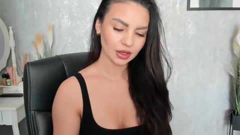 Snapshot of goddessmiaa chatting on February 22, 12:40 pm Mistress online show from February 22, 12:40 pm