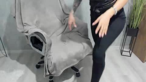 Snapshot of goddessmiaa chatting on January 4, 4:54 pm Mistress online show from January 4, 4:54 pm