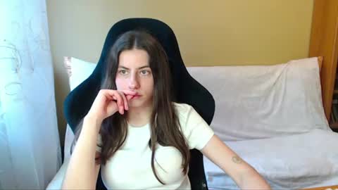 Elizabeth Effie online show from June 15, 2:50 pm