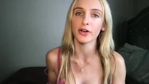 Snapshot of goodgirlliv chatting on September 29, 9:53 pm goodgirlliv online show from September 29, 9:53 pm
